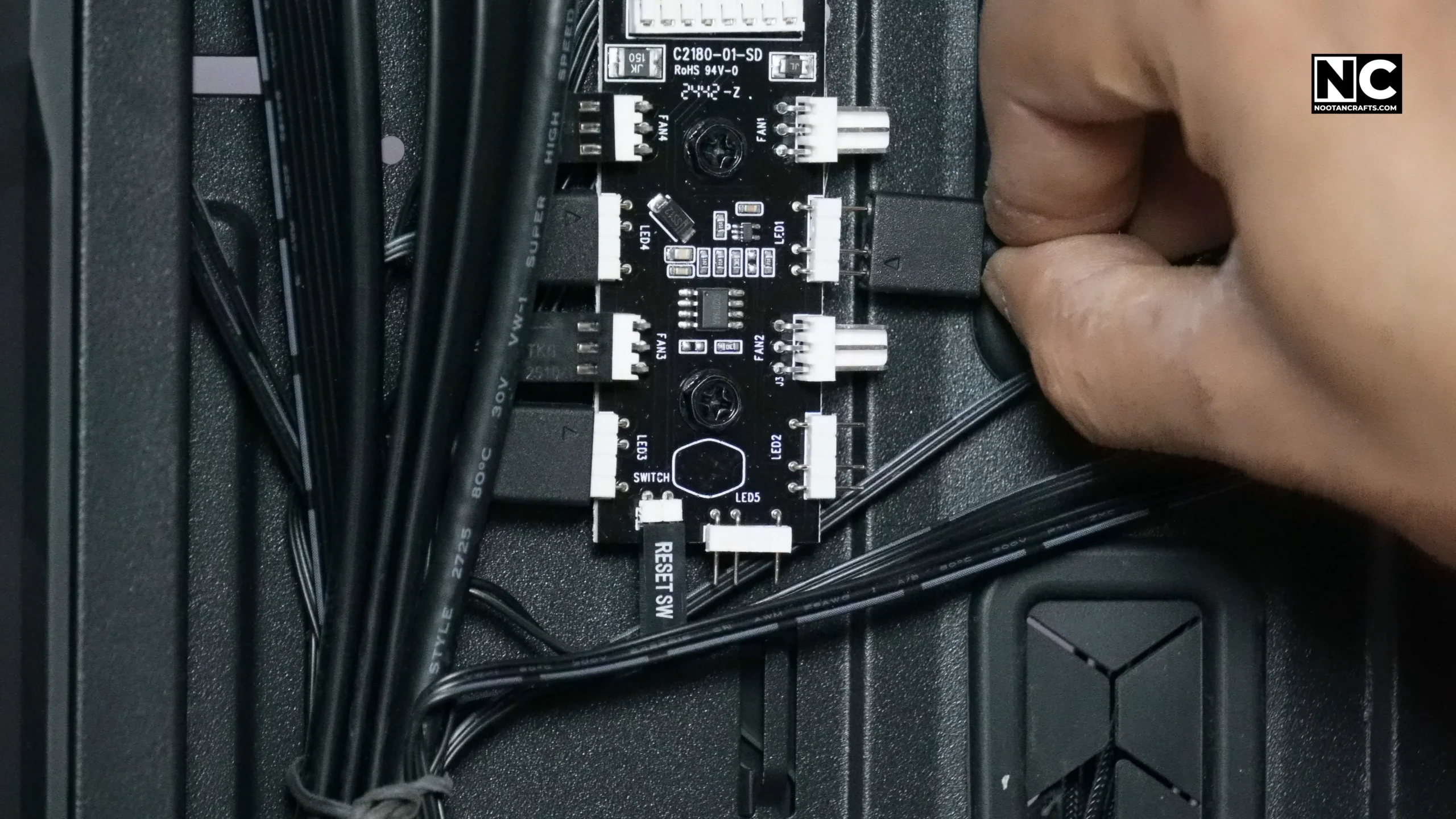 Connecting the CF120 ARGB lead to the 5 volt ARGB header