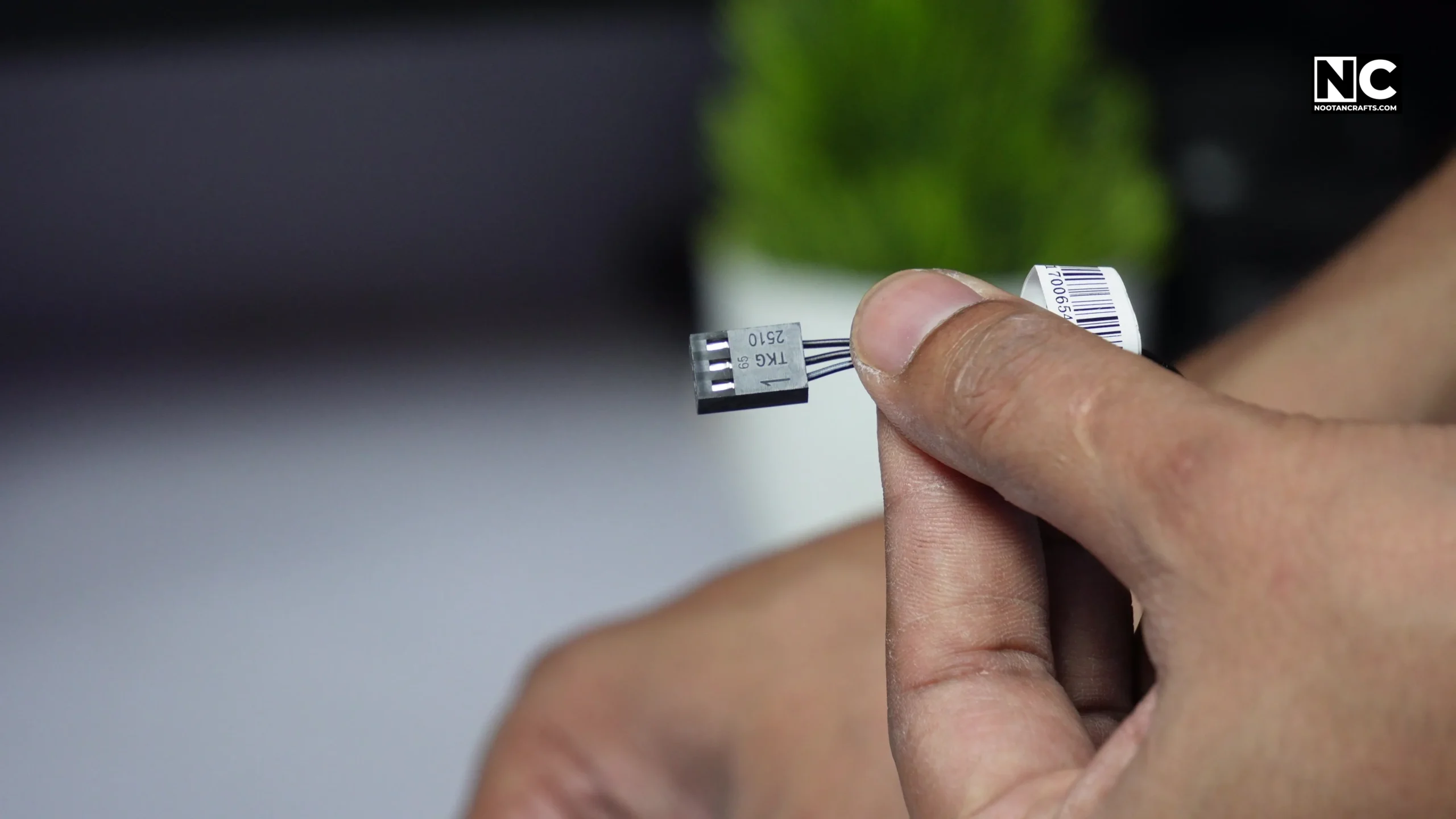Close-up of the 3-pin fan power connector on the CF120
